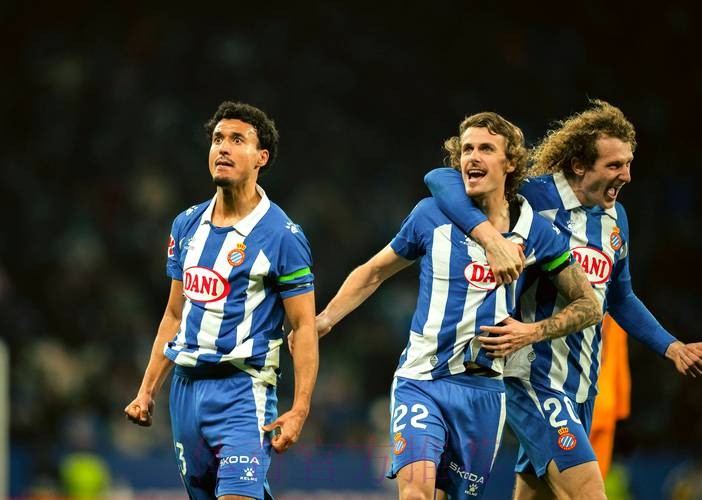 西媒:皇马接近签西班牙人18岁中卫普莱格苏埃洛斯